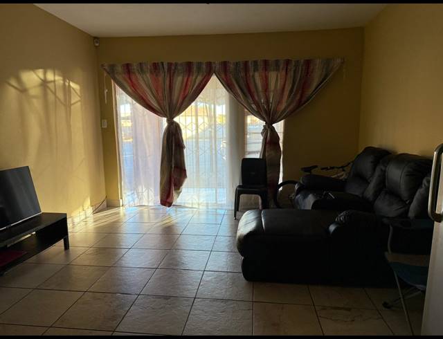 3 BEDROOM APARTMENT FOR SALE IN WATERVAL EAST